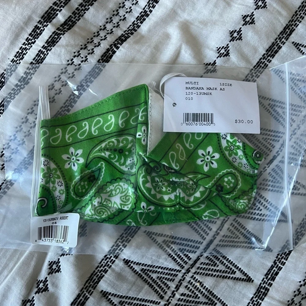 Intermix Green Bandana Face Mask NWT